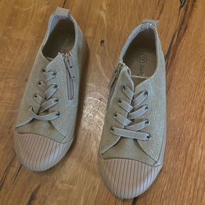 Cat & Jack Boys Khaki Zip On Shoes, Excellent Condition, Size 12